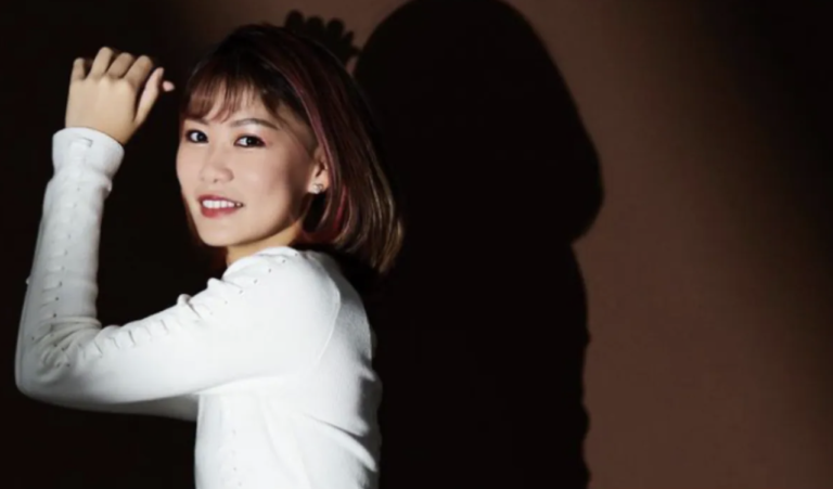 34 साल की उम्र में दादी बनी ये सोशल मीडिया इंफ्लूएंसर, किसी ने कहा केयरलेस तो कोई बोला सपोर्टिव मम्मी